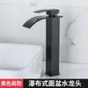 Diretamente do fabricante da torneira: torneiras de cascata para banheiro, torneiras de lavatório, torneiras de água fria e quente de bico largo estilo europeu