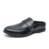 Pantuflas cerradas de talla grande, nuevo modelo de verano, zapatos de cuero slip-on estilo retro británico para hombre, modernos y a la moda, zapatos de hombre sin talón