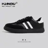 Tênis Retro de Veludo Moral Universal para Mulheres Outono e Inverno 2025 Novos Versáteis Quentes de Algodão Aumentadores de Altura Casuais Sapatos Femininos