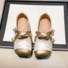 Zapatos de Cuero para Niñas 2026 Primavera y Otoño Nuevos Estilo Europeo y Americano Zapatos de Princesa Estampados para Niña Zapatos de Salón de Boca Baja con Perlas