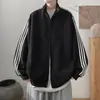 Jaqueta esportiva retrô preta com três listras para homens, nova coleção outono/inverno 2026, estilo casual americano, peça de sobrepor aberta da moda