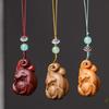 Colgante de zorro de sándalo, tallado en madera de sándalo verde, cadena para teléfono móvil con zorro de nueve colas, llavero de sándalo rojo, colgante para bolso, joyería creativa