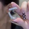 Agite os pés do fonema com clipe de osso de orelha de zircônia microincrustada em forma de folha de salgueiro sem furos para orelhas, pode usar brincos, clipe de osso de orelha pendurado na orelha, mulheres