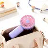 2026 Nuevo Modelo Estilo Fresco Bloqueo de Color Ventilador de Mano Mini Recargable por USB con Base Soporte de Escritorio Ventilador Pequeño