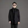 Abrigo de cachemir de doble cara para hombre con cuello alto, de longitud media, con forro relleno de plumón, prenda exterior de mezcla de lana y un estilo de mediana edad con cuello de visón