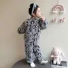 Conjunto de pijama de forro polar coral con estampado de leopardo para niñas, forrado de forro polar y engrosado para abrigar, con cuello alto, conjunto de dos piezas, nuevo pijama de otoño/invierno