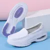 Sapatos de enfermeira com amortecimento a ar femininos primavera e verão couro vazado sola grossa sola macia respirável sapatos de trabalho médicos especiais em estoque atacado