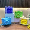 Llavero de juguete de empuje luminoso, juguete antiestrés para inquietos, regalo pequeño, colgante para bolso, llavero divertido para coche, venta al por mayor