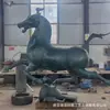 Escultura de Cobre para Paisajismo de Jardín Cuadrado Adornos Caballo Pegaso Galopando de Cobre Fundido Golondrina Pisando Adornos de Cobre Puro Fundición