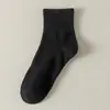Calcetines Hombre Deportivos Primavera Otoño Calcetines de Media Pantorrilla Estilo Pareja Anti-olor Absorbentes de Sudor Calcetines Largos Calcetines de Algodón para Mujer Venta al por Mayor Industria del Calcetín Zhuji