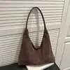 Otoño 2026 Nuevo Artículo Diseño de Nicho Retro Gran Capacidad Versátil Estilo Hong Kong Temperamento Simple Versátil Bolso de Hombro Único para Debajo del Brazo