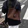 Bolsa Retro Fosca Feminina Grande Capacidade 2025 Nova Outono Inverno Versátil Bolsa de Ombro Nicho Bolsa Tote para Trabalho e Comute
