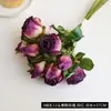 Ramo de 7 cabezas de rosa artificial con borde tostado, utilizado para decoración de escenas, arreglos florales y como ramo de rosas de alta gama para sostener en la mano.