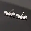 Pendientes de botón de plata S925 de fila de cinco piedras con un toque de lujo ligero y alta gama, versátiles para el trabajo