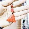 Venta al por mayor de fábrica alto contenido cinabrio arena roja triángulo protección corporal colgante collar femenino no importa marca colgante estilo nacional año de nacimiento
