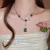 Set de Collar y Aretes Colgantes de Diamante Ovalados Forma de Gota de Agua Estilo Palacio Retro Cadena para Clavícula Lujo Ligero Collar de Gama Alta