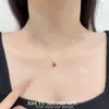 2026 Nuevo Collar con Colgante de Corazón Rojo Rosa para Mujer Nicho Lujo Ligero Moda de Gama Alta Individual Versátil Cadena para Clavícula