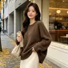 Suéter tejido de lana cálido de estilo suave para otoño e invierno para mujer, con un acabado suave y cepillado, un corte relajado, un cuello redondo y un color liso, lo que lo convierte en un top de punto grueso y acogedor.