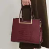 Bolsa Feminina 2026 Verão Nova Bolsa Transversal Fashionável Versátil para o Dia a Dia Bolsa de Casamento de Alto Padrão Bolsa de Mão Bolsa para Mãe