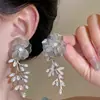 Aretes de aguja plateada con diamantes, borlas geométricas de perlas, ultra brillantes, lujosos y exquisitos, personalizados y elegantes, aretes de alta gama
