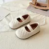 Sapatilhas Femininas Bordadas com Padrão de Diamantes Suaves, Novos Sapatos de Couro Versáteis com Cadarço, Bico Fino, Elástico e Solado Macio para Meninas