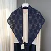 Bufanda de lana tejida con patrón de monedas tridimensional y triángulos calados para mujer con bordes ondulados, chal de hombro casual vintage, alta calidad