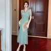 2026 Nuevo Vestido de Verano para Mujer Estilo Francés con Escote en V, Encaje Empalmado, Corte Ajustado, que Realza la Figura, Estilo Cola de Pez, Color Verde Menta 21099