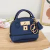 Mini bolso de concha de celebridad de internet llavero bolso de mano monedero colgante de bolsa portátil para guardar labial auriculares bolsa pequeña