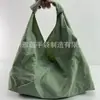 Bolsa de mano de nailon personalizada, bolso de hombro único, bolsa artística de alta calidad, la fábrica de Guangzhou puede aceptar pedidos urgentes
