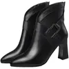 Botas Curtas de Salto Alto para Mulheres Primavera e Outono 2026 Couro Macio Sapatos de Moda Bico Fino Zíper Traseiro Versátil Salto Bloco Botas Martin com Forro de Lã