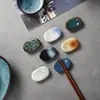 Descansador de palillos de cerámica estilo japonés, soporte para palillos cocido en horno, reposacucharas, soporte para palillos comercial público, cojín creativo para palillos para uso doméstico, montaje de mesa de restaurante