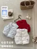 Conjunto de tres piezas para bebé estilo coreano otoño e invierno de 1 a 3 años 2026 nuevo chaleco ligero de plumas y mallas traje térmico