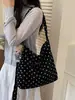 Bolso de lunares de gran capacidad para mujer, nuevo y moderno 2026, bolso de hombro versátil, adecuado para estudiantes universitarios y bolso de compras versátil