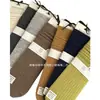 Calcetines de lana para pantorrilla para Otoño e Invierno, Estilo Coreano, Calcetines Blancos de Raya Vertical Ins hasta la Pantorrilla para Mujer, Versátiles y Cálidos Calcetines Arrugados al por Mayor
