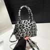 Bolsa de Concha Transfronteiriça 2026 Novo Modelo Bolsa de Mão com Corrente Bolsa de Ombro de Alta Qualidade Estampa de Leopardo Retrô Bolsa Transversal da Moda Tendência