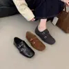 Aumento da Altura Interna! Mocassins Quadrados Esculpidos Estilo Retrô para Mulheres, Novo Estilo Outono e Inverno, Sapatos de Couro Preto Estilo Britânico