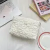 51171 Bolsa de Mão Acolchoada Bordada Grande Capacidade Embalagem de Cosméticos Bolsa de Armazenamento para Miudezas Bolsa de Cosméticos Macia