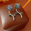 Pendientes Flor y Hoja de Circonita Vintage con un Diseño Único, Pendientes de Botón de Nicho con un Toque de Lujo Ligero y de Alta Gama, Accesorios de Oreja Exagerados