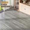 Pegatinas de piso de PVC autoadhesivas con veta de madera del fabricante para uso doméstico y comercial, piso de plástico impermeable y antideslizante para renovación de sala de estar