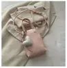 Bolsa mini para celular com pingente de coração de bolinhas cor sólida estilo coreano transfronteiriça bolsa de mão de couro macio bolsa tiracolo para meninas