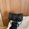 Bolso de cadena acolchado estilo Chanel para mujer, nuevo bolso de moda para hombro o axila, bolso cruzado simple para el día a día, bolso de media luna