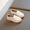 Zapatos de Piel para Niñas 2025 Estilo Nuevo de Primavera Zapatos Infantiles para Edades 1-12 Estilo Británico Zapatos sin Cordones de Suela Suave para Estudiantes