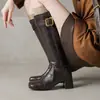 Versão em couro de vaca~estilo garota popular botas longas de salto alto para mulheres com fivela de cinto, bico quadrado, justas à perna, efeito emagrecedor, botas longas, botas de montaria para outono e inverno