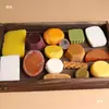 Modelo de Confeitaria Bolo de Osmanthus Chinês Bolo de Feijão Mungo Bolo de Gema de Ovo Abacaxi Fruta Torcida Lanche de Arroz Adereços e Decorações