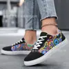 Sapatos de lona novos primavera e verão 2025 sapatos casuais para estudantes sapatos de corrida masculinos moda graffiti casuais sapatos masculinos atacado