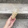 Linternas mini hechas a mano, mini jaulas de pollo tejidas de bambú, jaulas para cerdos, decoraciones para postres, cestas de flores y fundas para vasos de té de leche