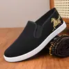 Salão de Jade Cavalo DouradoSapatos de Pano da Velha Pequim Masculinos Bordados à Mão Casuais Confortáveis Respiráveis Mocassins do Papai Slip-ons