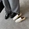 Mocassins Minimalistas Estilo Old Money de Pele de Ovelha Ultra Macia Primavera 2026 Salto Baixo Bico Redondo Couro Genuíno Corte Profundo Sapatos Femininos