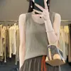 Camisola premium com decote em U para mulheres, design de peça única sem costura, corte justo, realça a clavícula, sem mangas, adequada para usar em camadas, top de malha