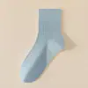 Meias femininas de cano médio, sem bolinhas, outono e inverno, sem costura, resistentes a odores, absorventes de suor, respiráveis, estilo japonês, versáteis, meias 100% algodão